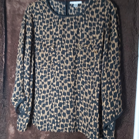 💢SOLD💢Blouse - to impress. Round neck, 3/4 sleeve, elegant - Picture 9 of 11